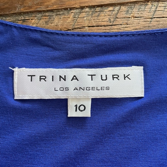 TRINA TURK Los Angeles size 10 jersey wrap dress with asymmetrical sleeves. - Picture 5 of 6